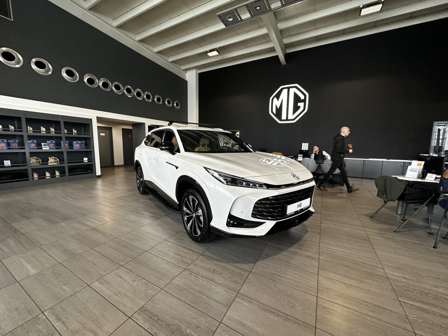 
								Nowy MG EHS Exclusive 1.5T PHEV 272 KM full									