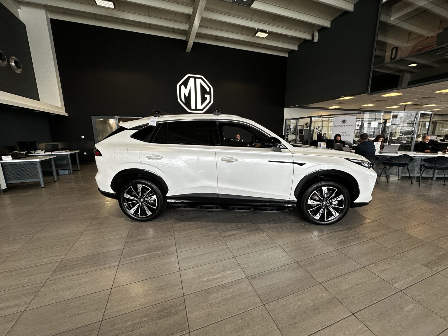 
								Nowy MG EHS Exclusive 1.5T PHEV 272 KM full									