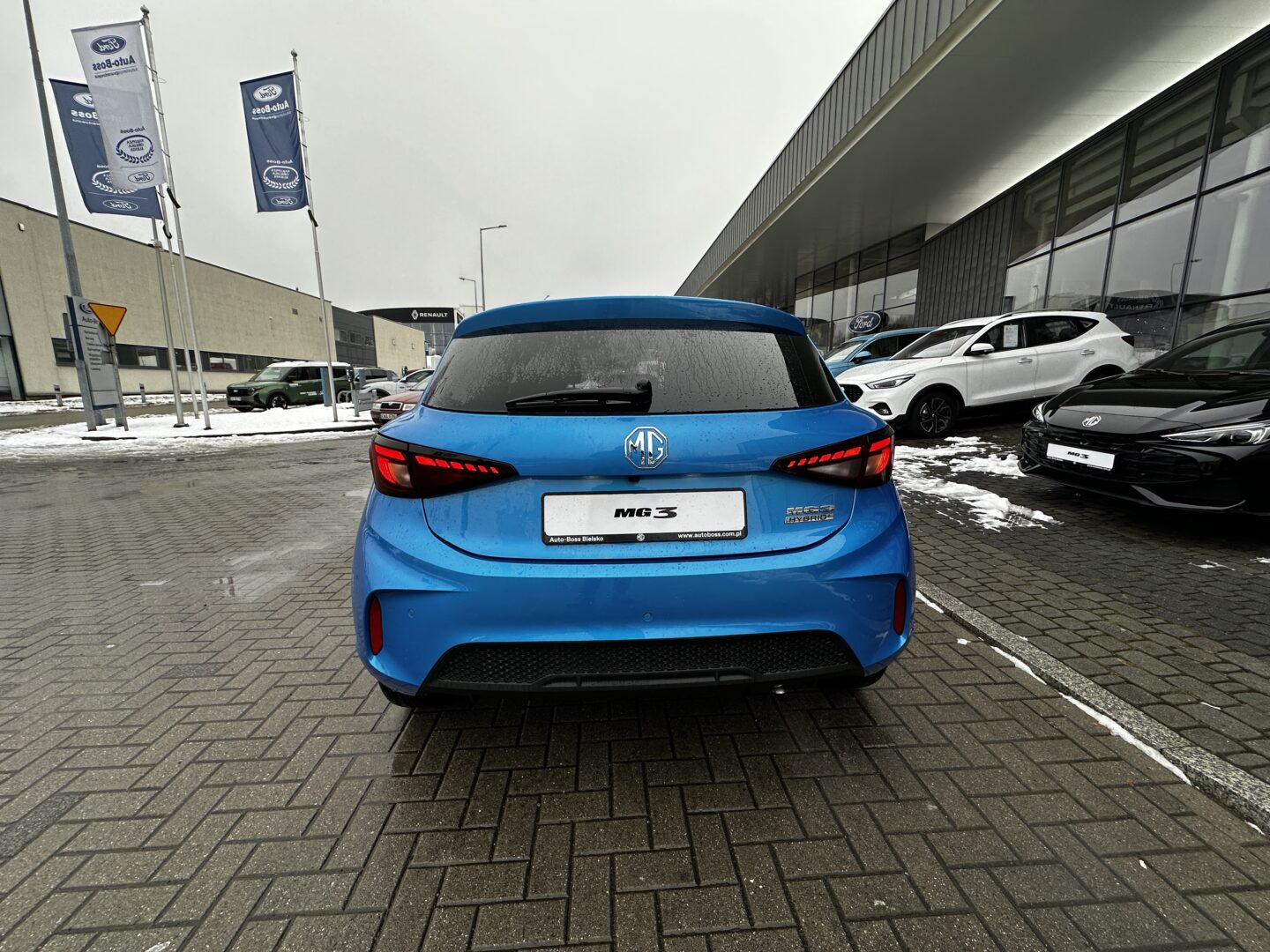 
								Nowy MG3 Excite 1.5 HEV+195 KM full									