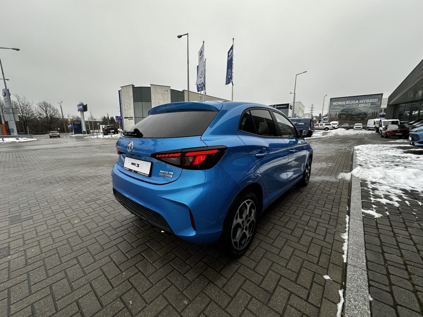 
								Nowy MG3 Excite 1.5 HEV+195 KM full									