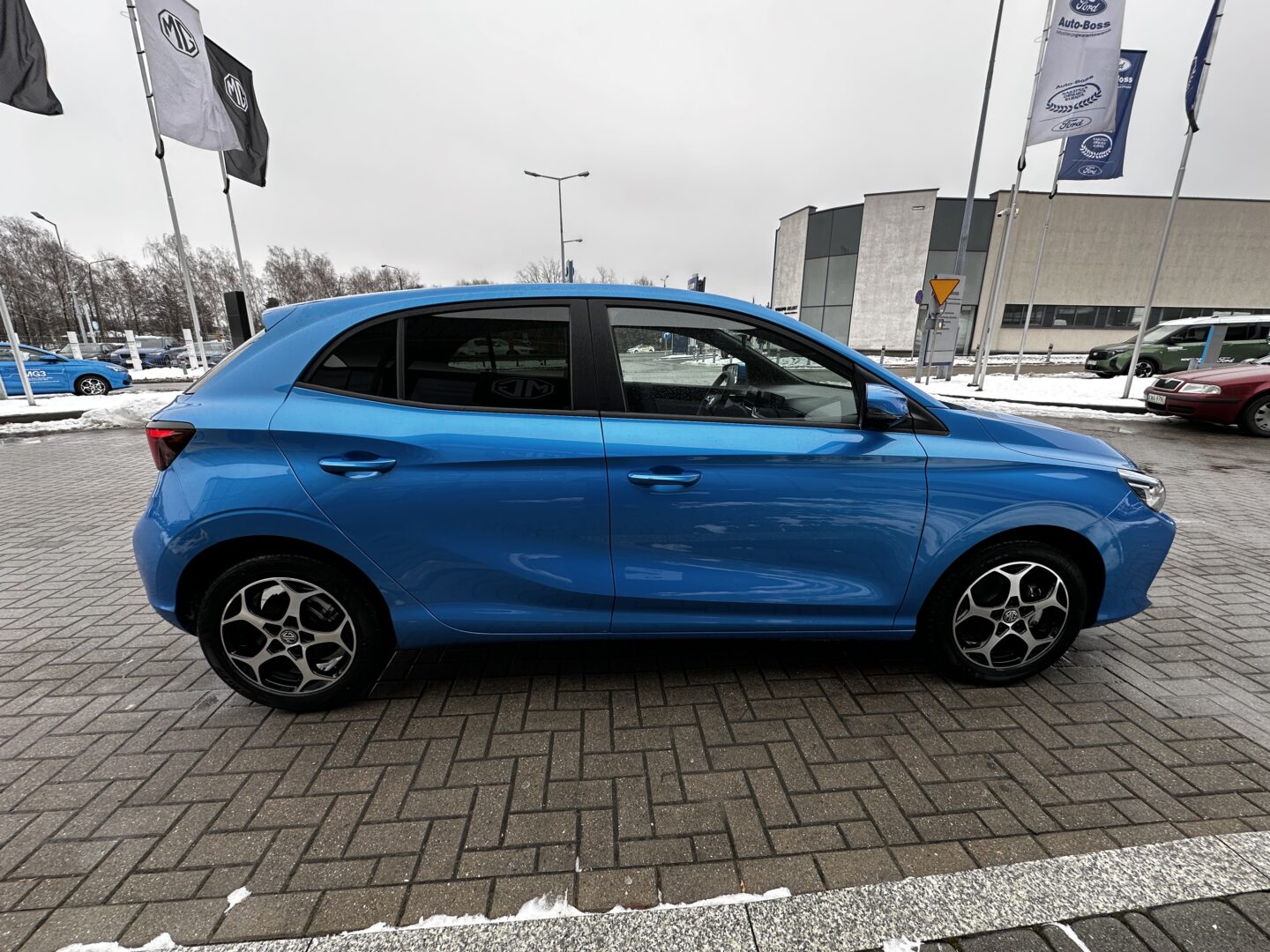 
								Nowy MG3 Excite 1.5 HEV+195 KM full									
