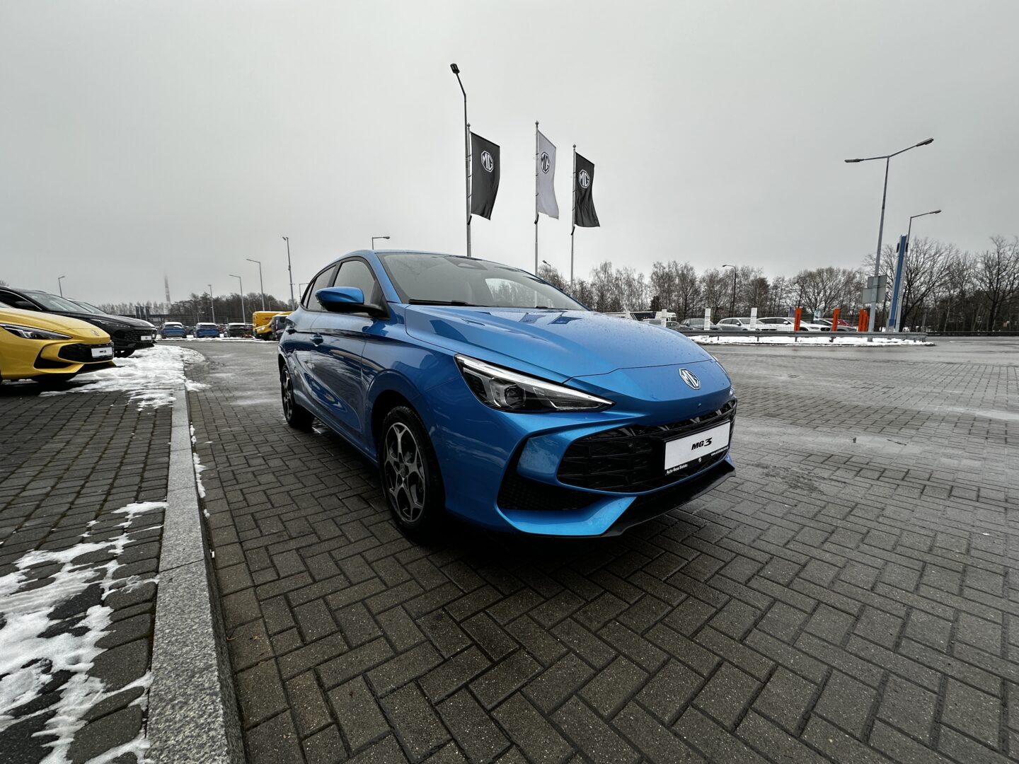 
								Nowy MG3 Excite 1.5 HEV+195 KM full									