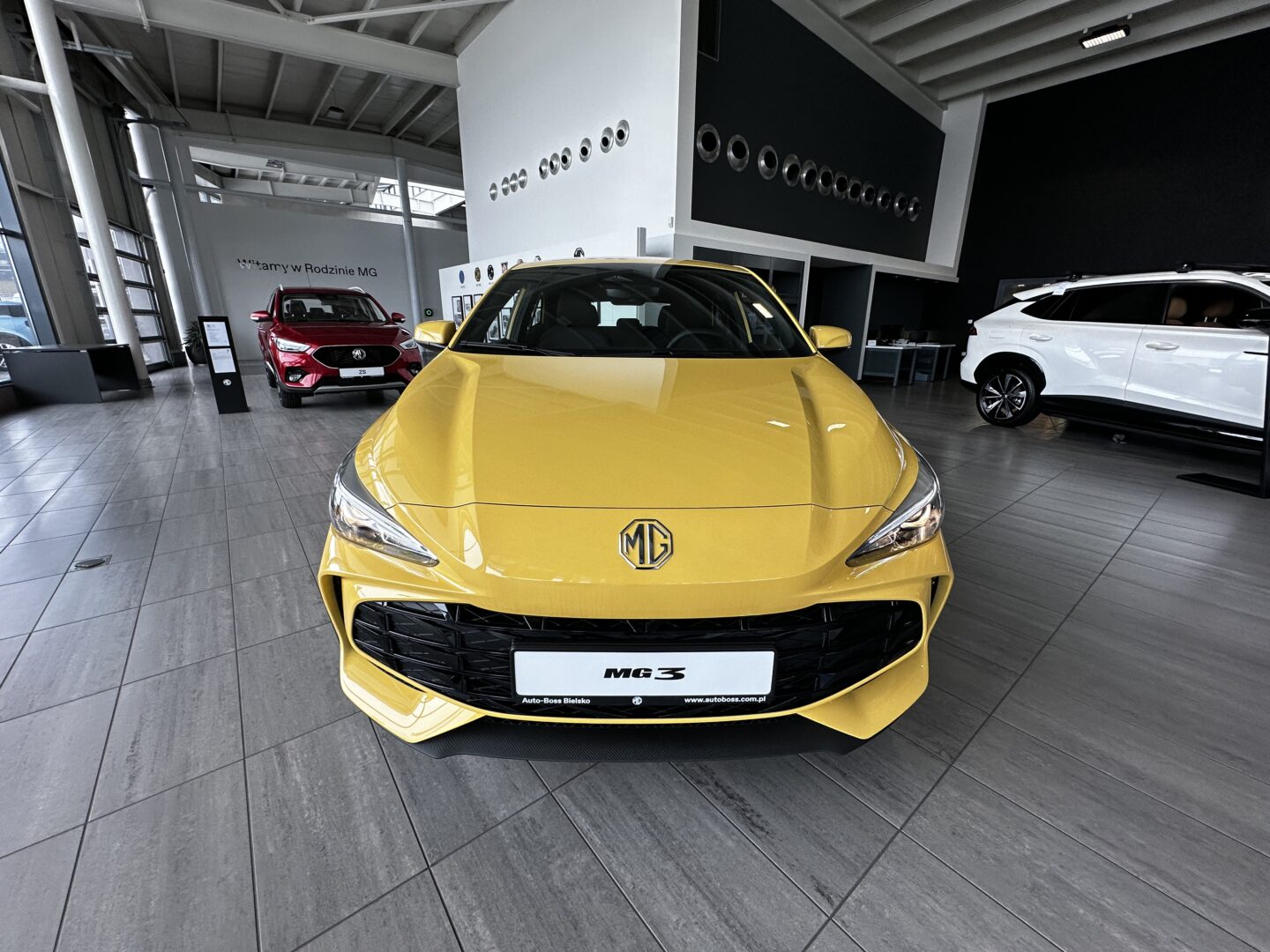 
								Nowy MG3 Standard 1.5 HEV+ 195KM full									