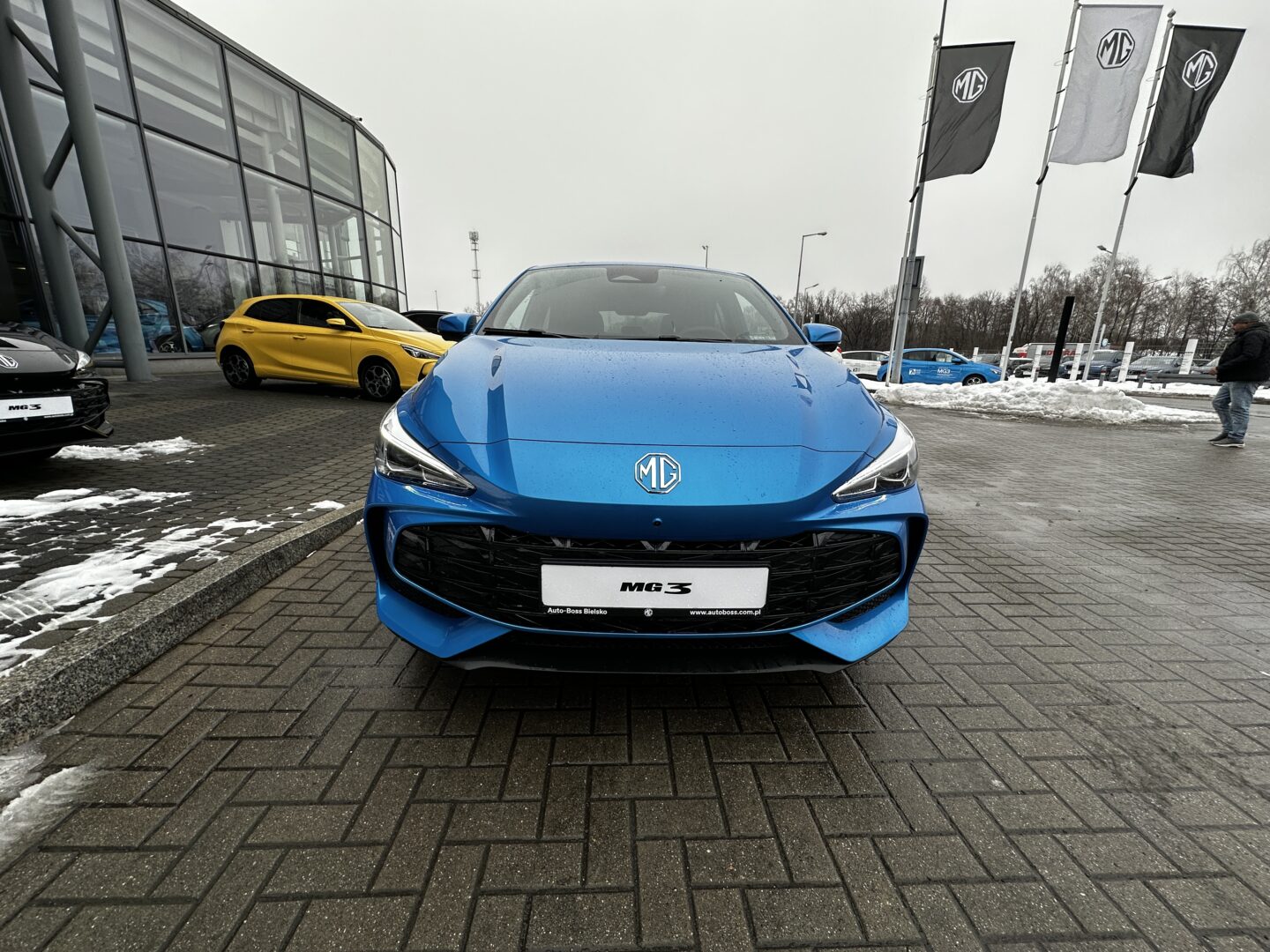 
								Nowy MG3 Excite 1.5 HEV+195 KM full									