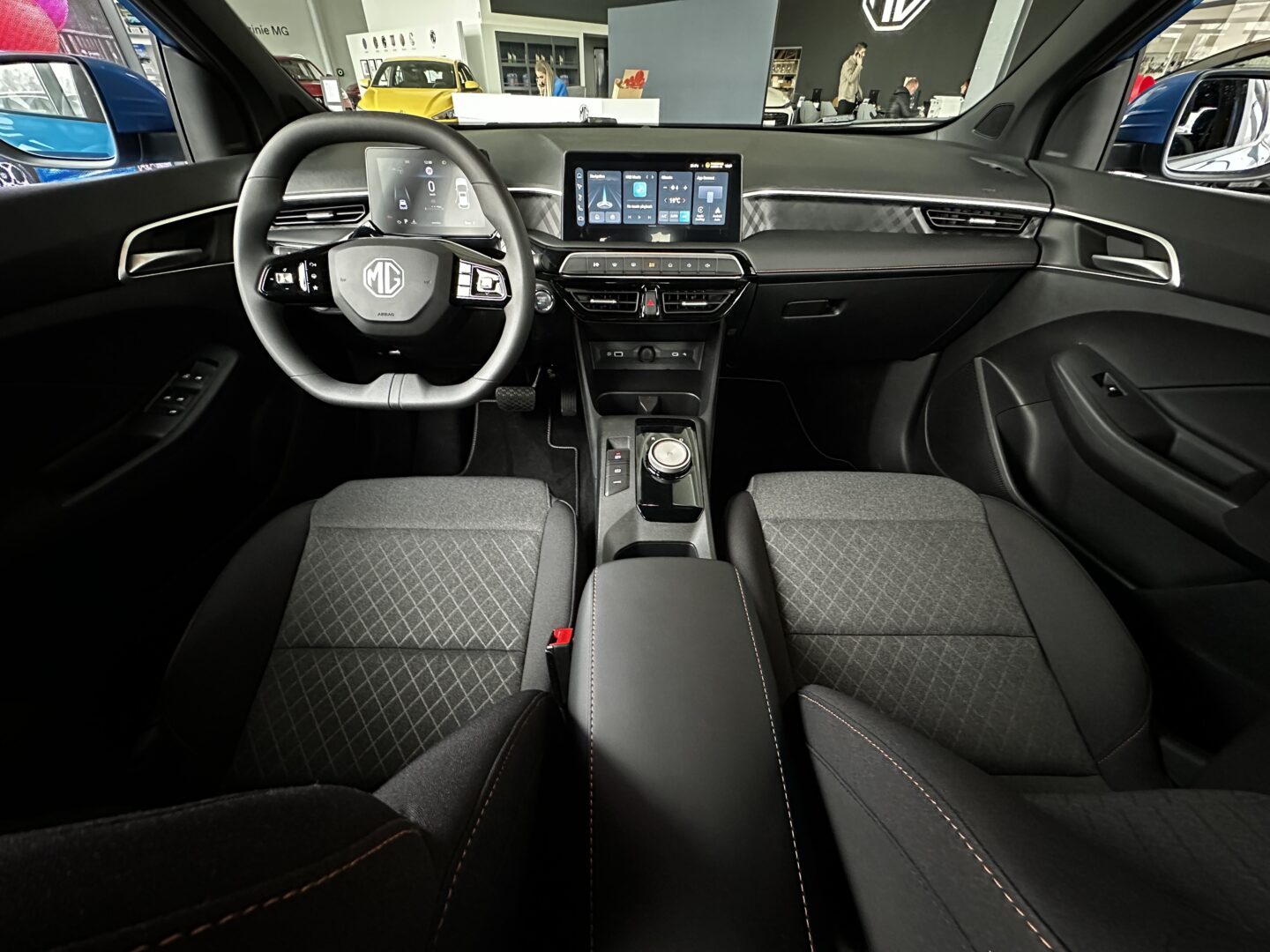 
								Nowy MG3 Excite 1.5 HEV+195 KM full									