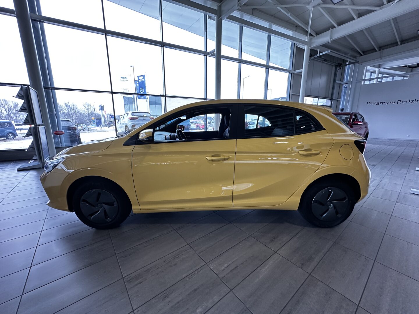 
								Nowy MG3 Standard 1.5 HEV+ 195KM full									
