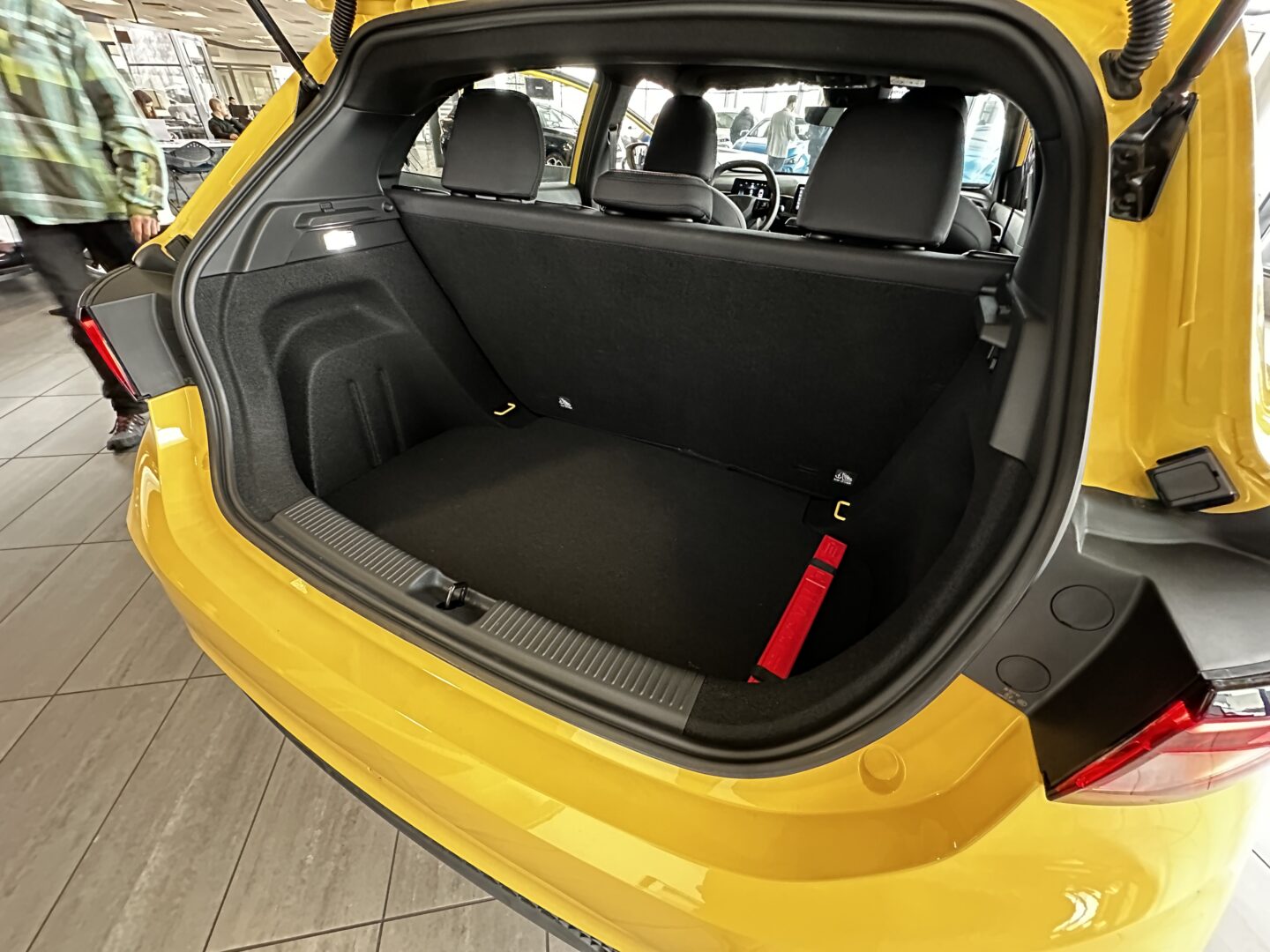
								Nowy MG3 Standard 1.5 HEV+ 195KM full									