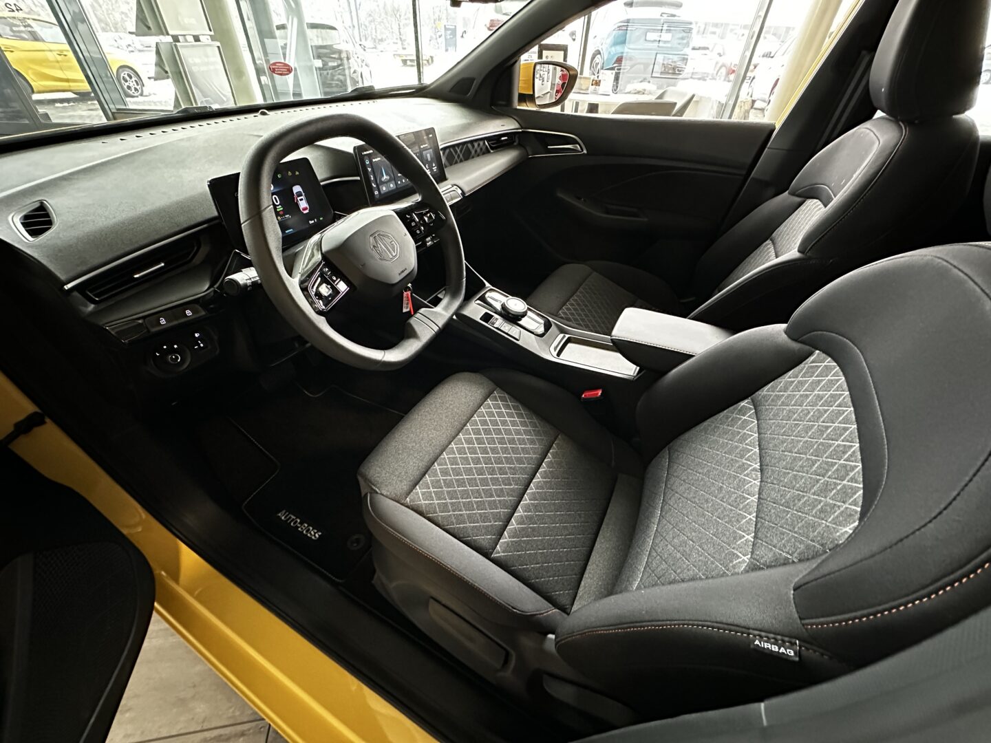 
								Nowy MG3 Standard 1.5 HEV+ 195KM full									