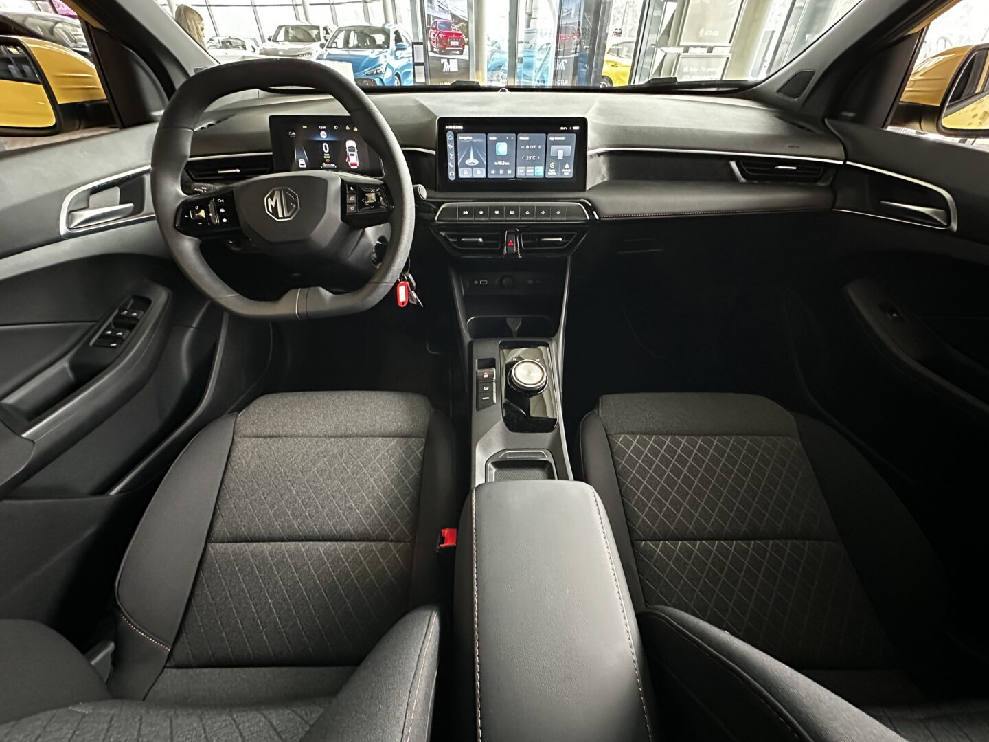 
								Nowy MG3 Standard 1.5 HEV+ 195KM full									