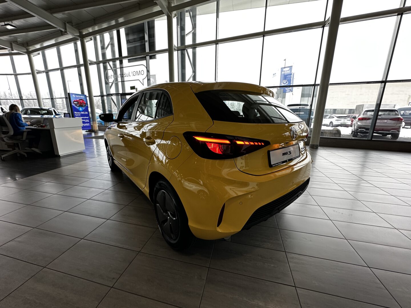 
								Nowy MG3 Standard 1.5 HEV+ 195KM full									