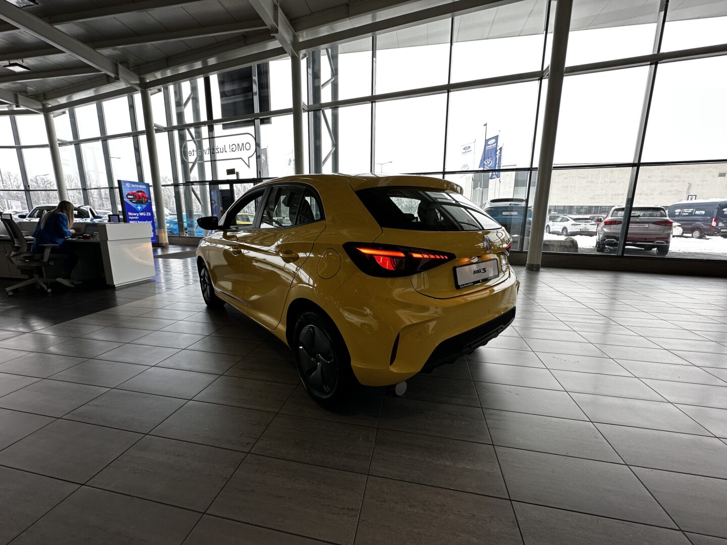 
								Nowy MG3 Standard 1.5 HEV+ 195KM full									