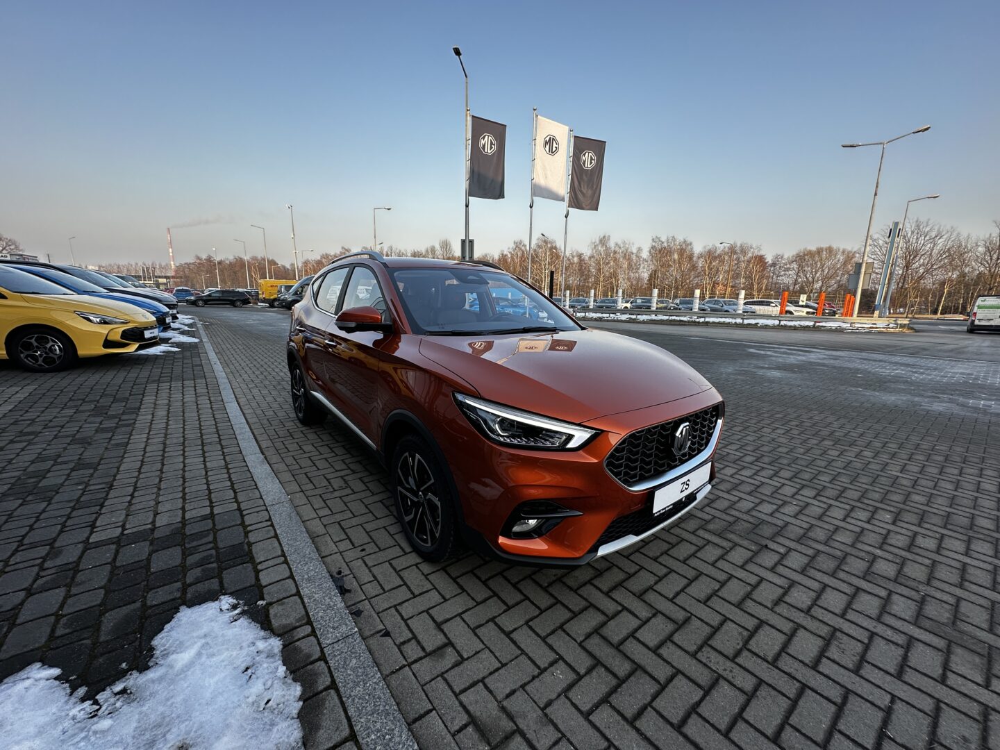 
								Nowy MG ZS Classic Exclusive 1.5VTi-Tech 106 KM full									
