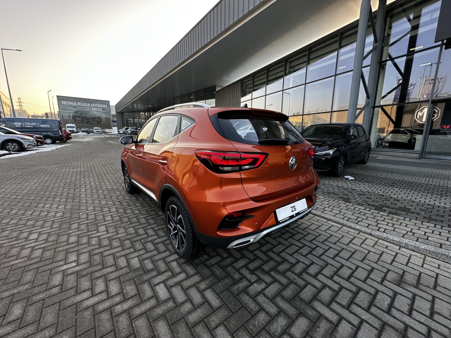 
								Nowy MG ZS Classic Exclusive 1.5VTi-Tech 106 KM full									