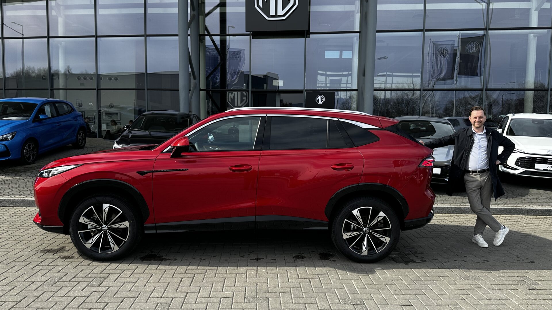 
								Nowy MG HS Excite 1.5T 170KM MT 6 full									