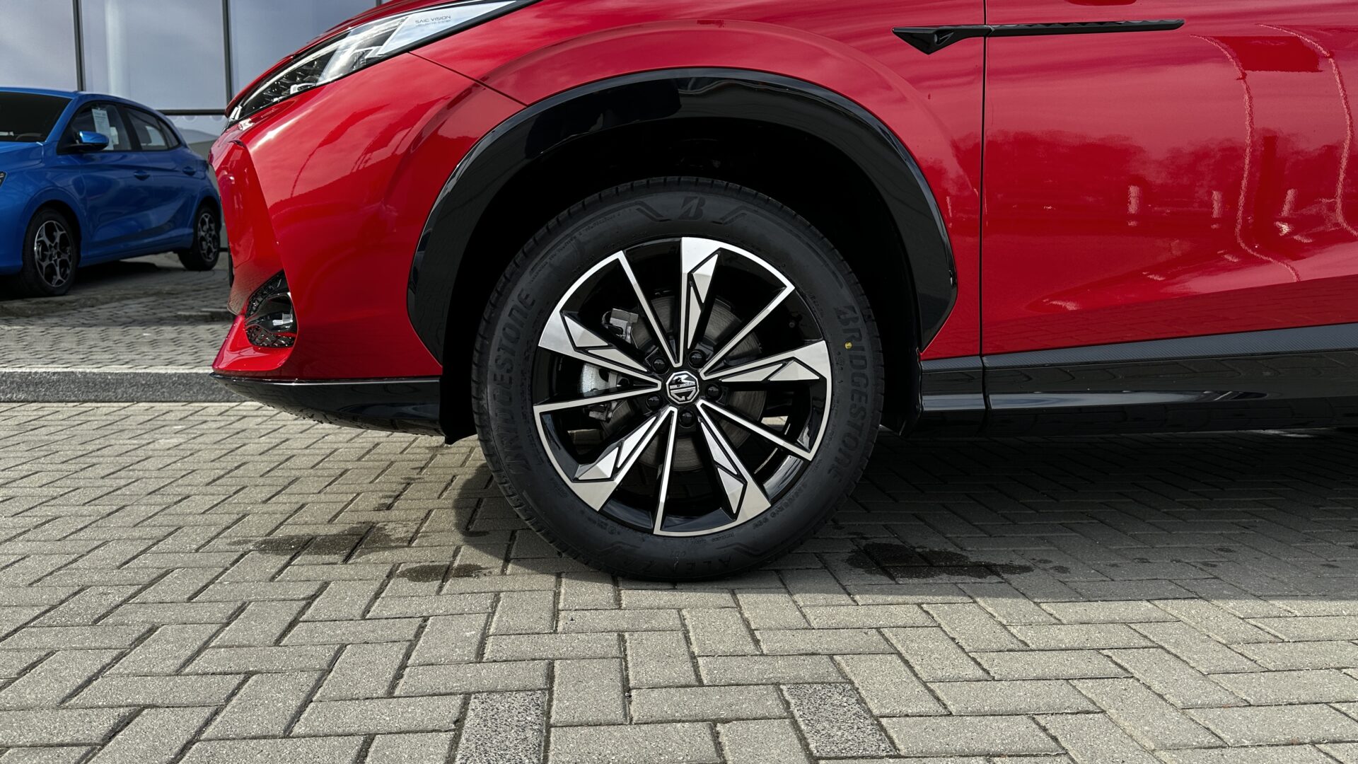 
								Nowy MG HS Excite 1.5T 170KM MT 6 full									