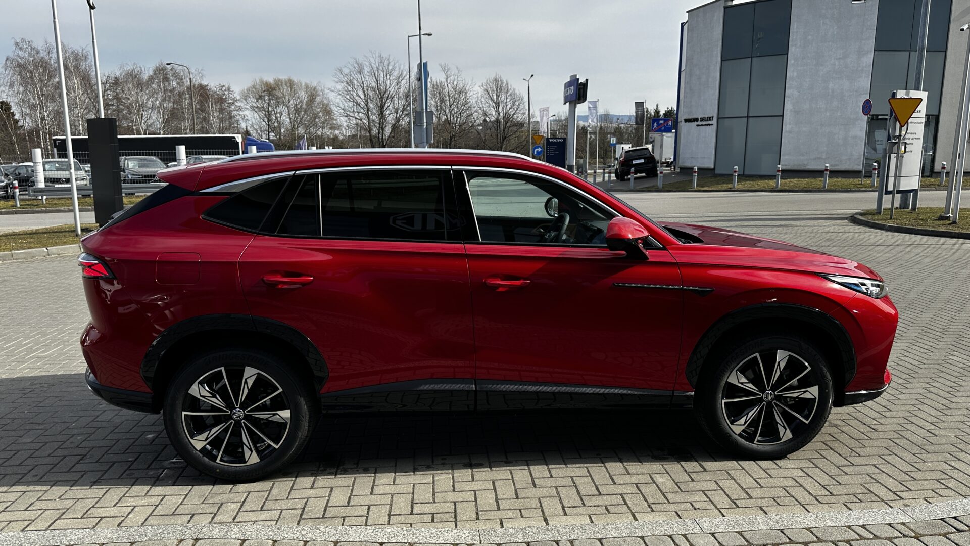 
								Nowy MG HS Excite 1.5T 170KM MT 6 full									