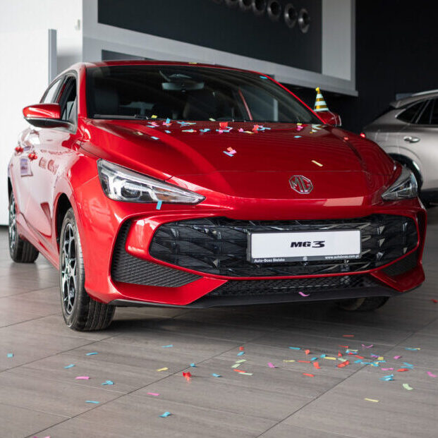 Samochód MG3 z konfetti