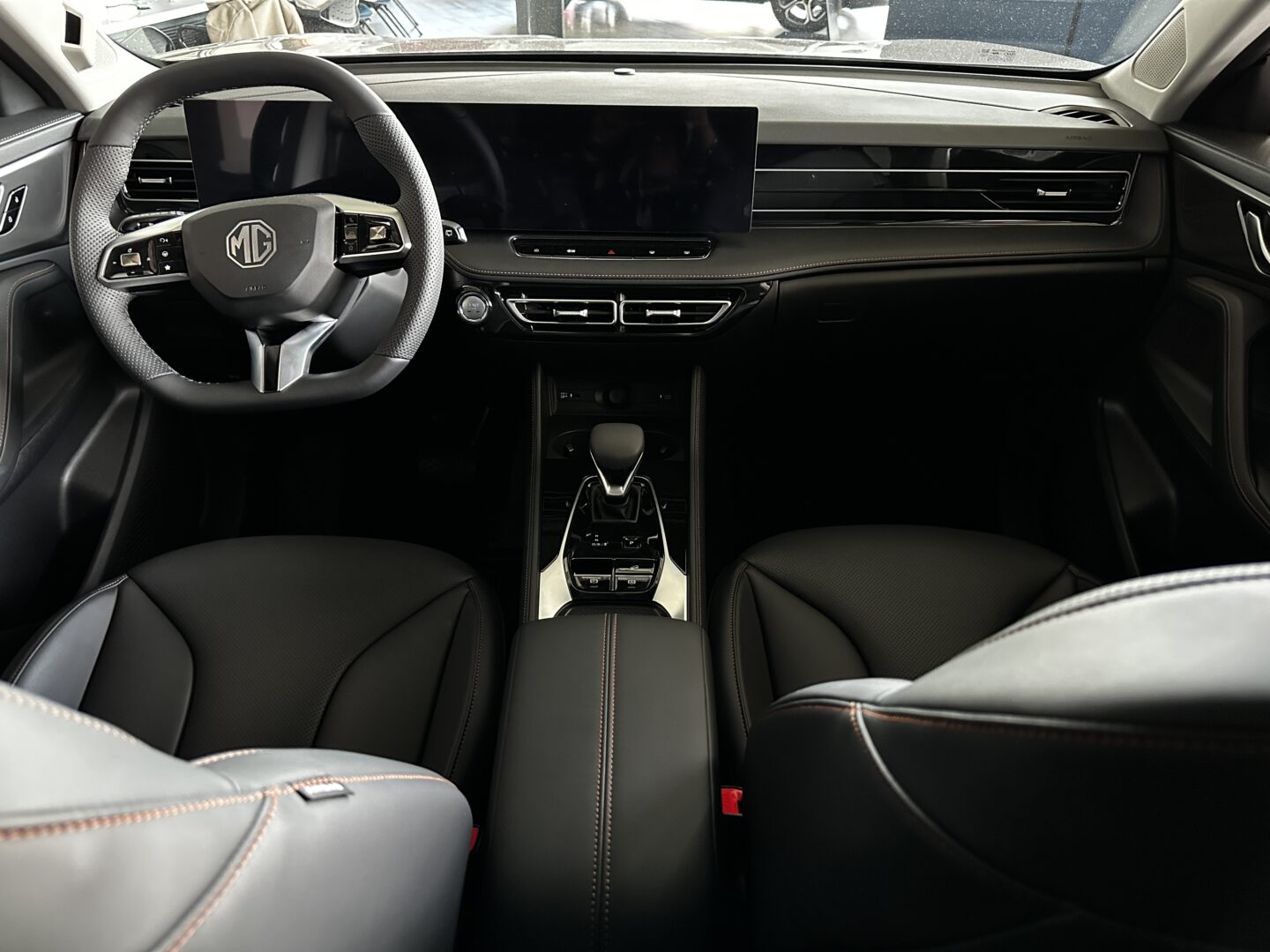 
								Nowy MG HS Hybrid+ Exclusive Black 1.5T HEV 224KM Srebrny full									