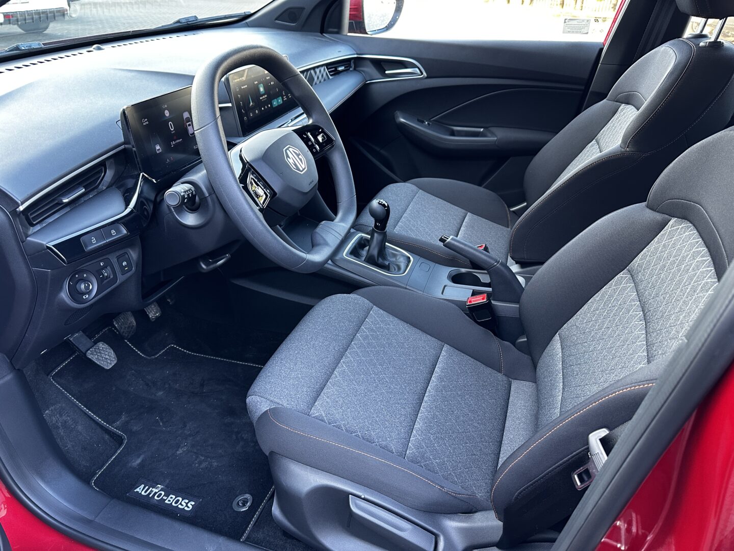 
								DEMO MG MG3 Excite 1.5 ICE 115KM Czerwony full									