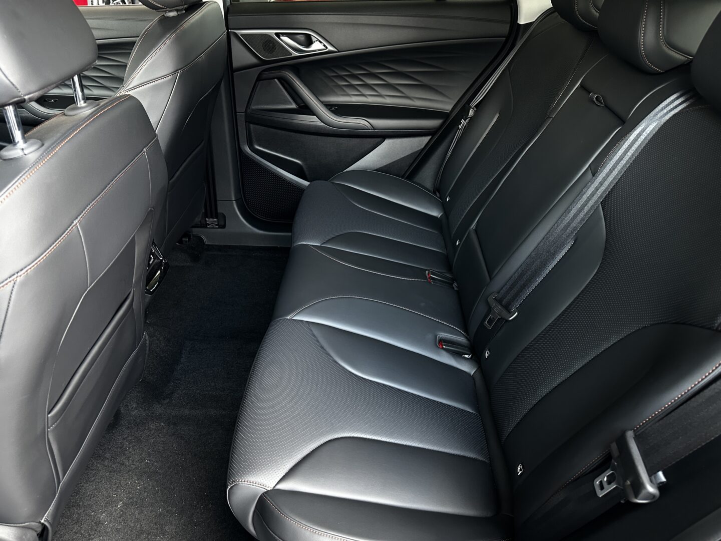 
								Nowy MG HS Exclusive Black 1.5T ICE 170KM Czerwony full									