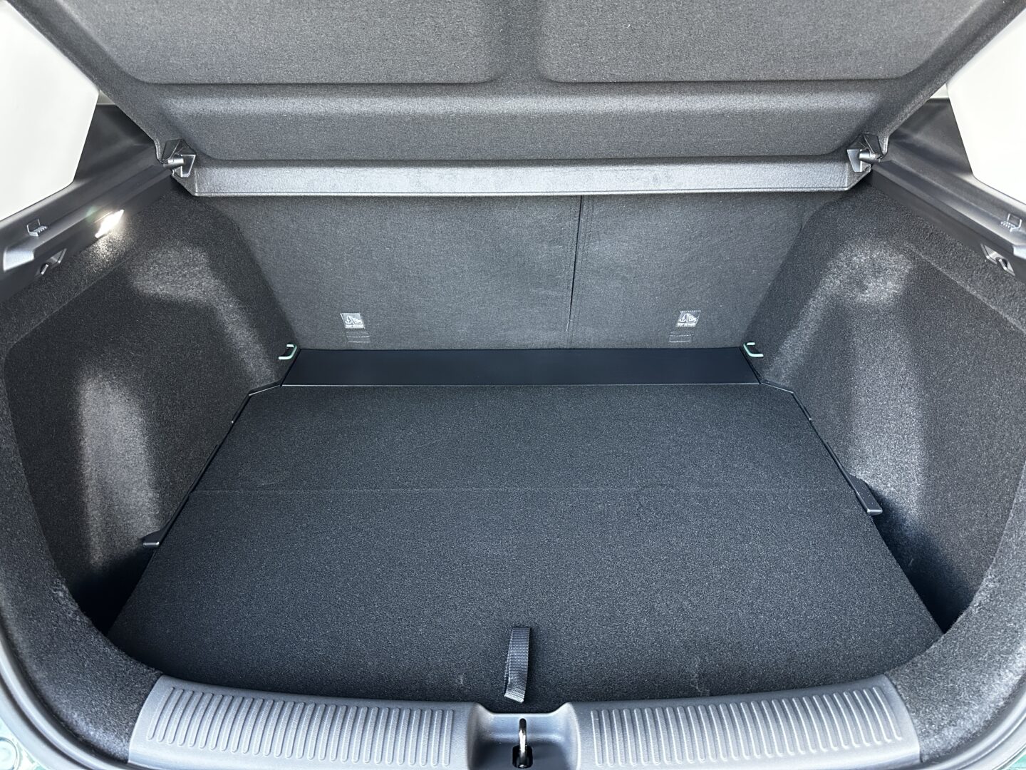 
								Nowy MG ZS Hybrid+ Exclusive 1.5 HEV 197KM Srebrny full									