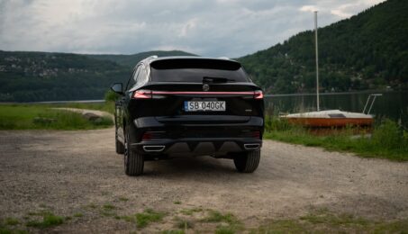 Jak ładować samochody elektryczne MG