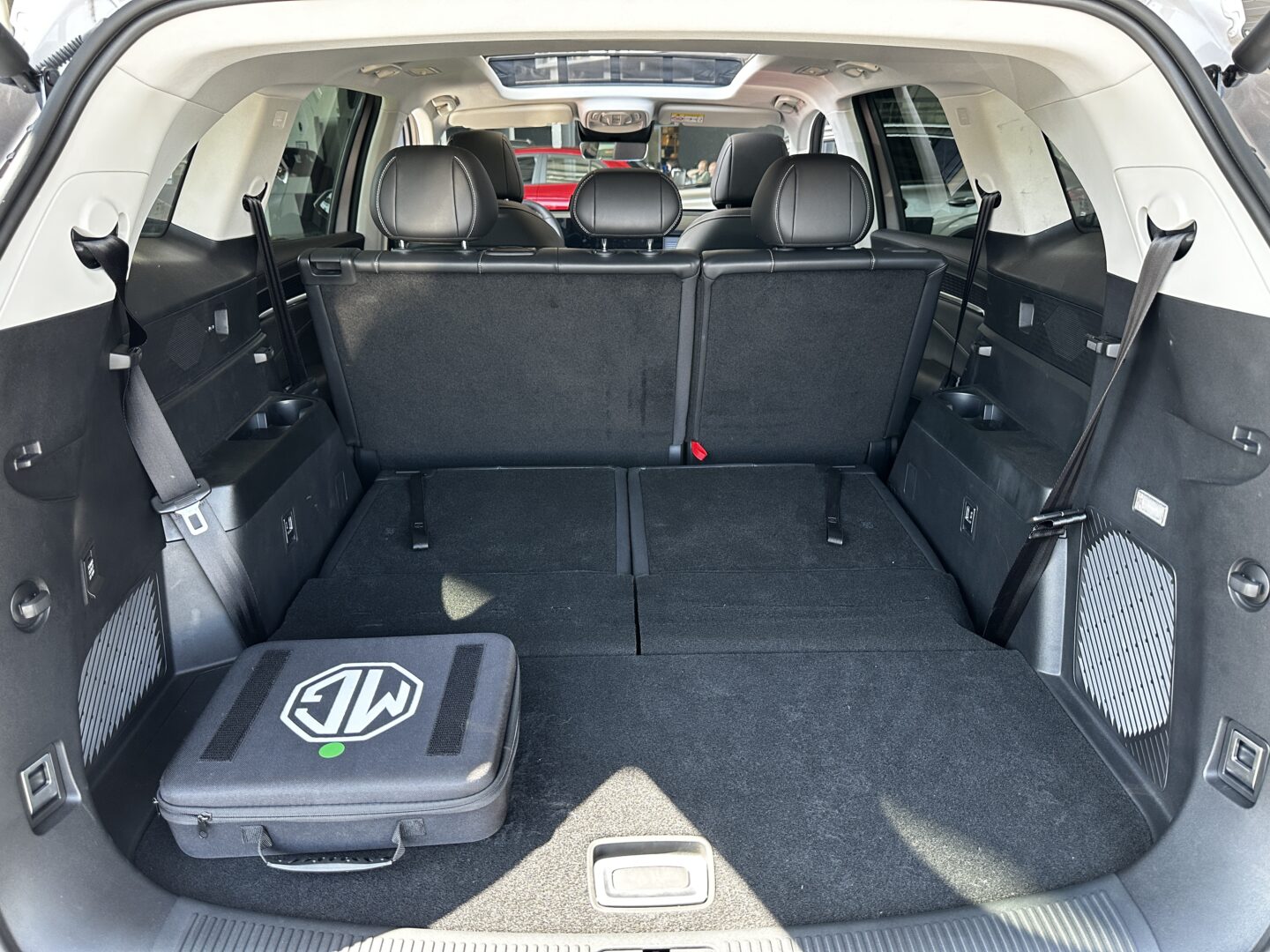 
								Nowy MGS9 Plug-In Hybrid Exclusive Dark 1.5T 299KM Srebrny | Wyprzedaż rocznika! full									