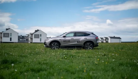 MG HS z adaptacyjnym tempomatem podczas jazdy testowej